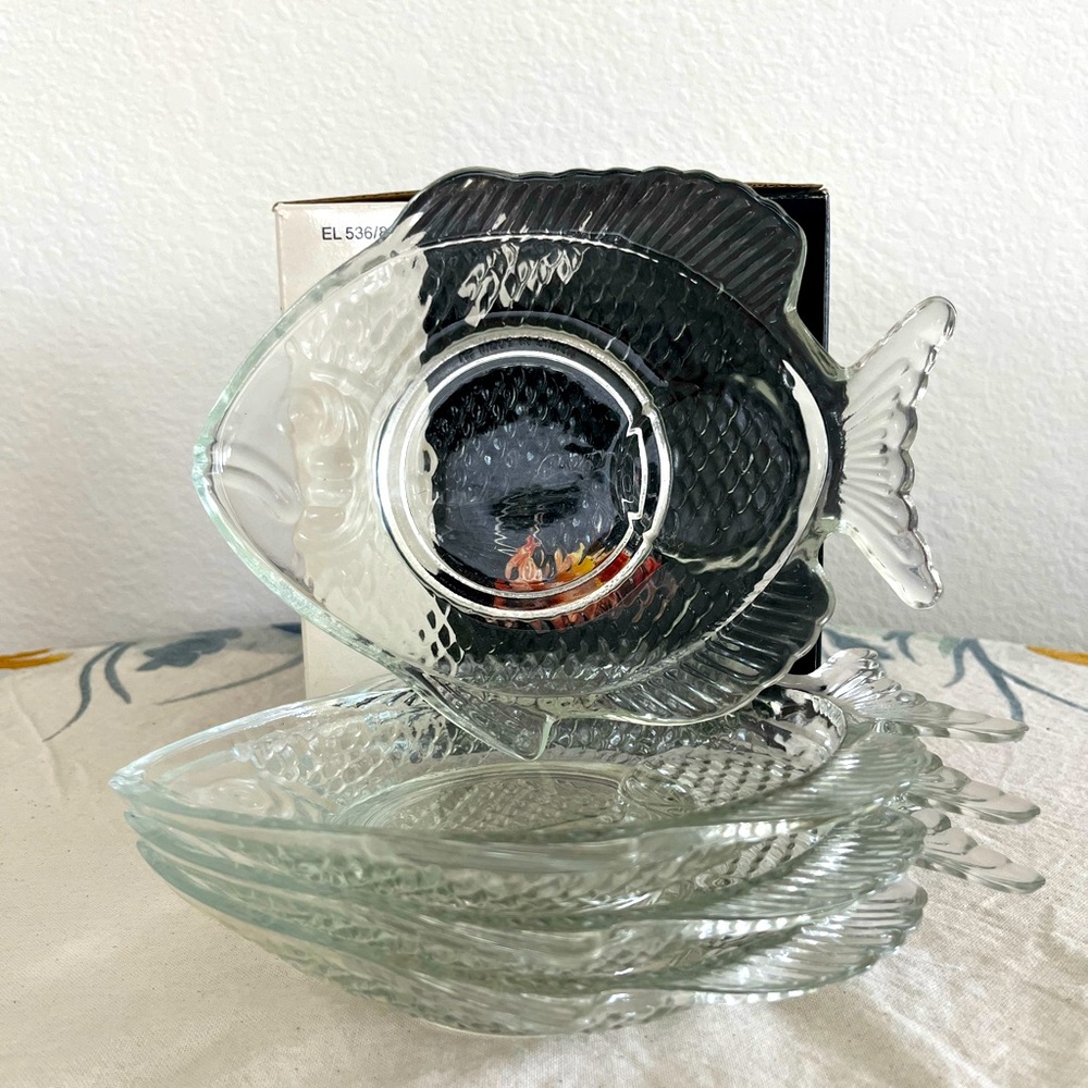 Vintage Elan Set of 4 Fish Plates and sauce cups, original box